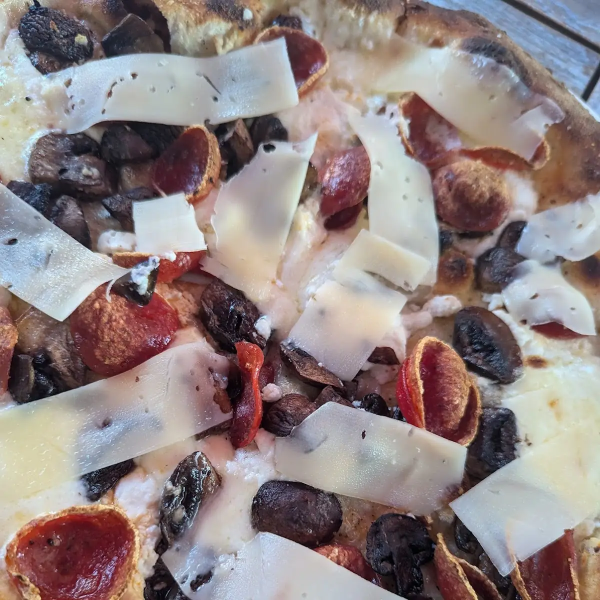 Mushroom White Pizza with Pepperoni