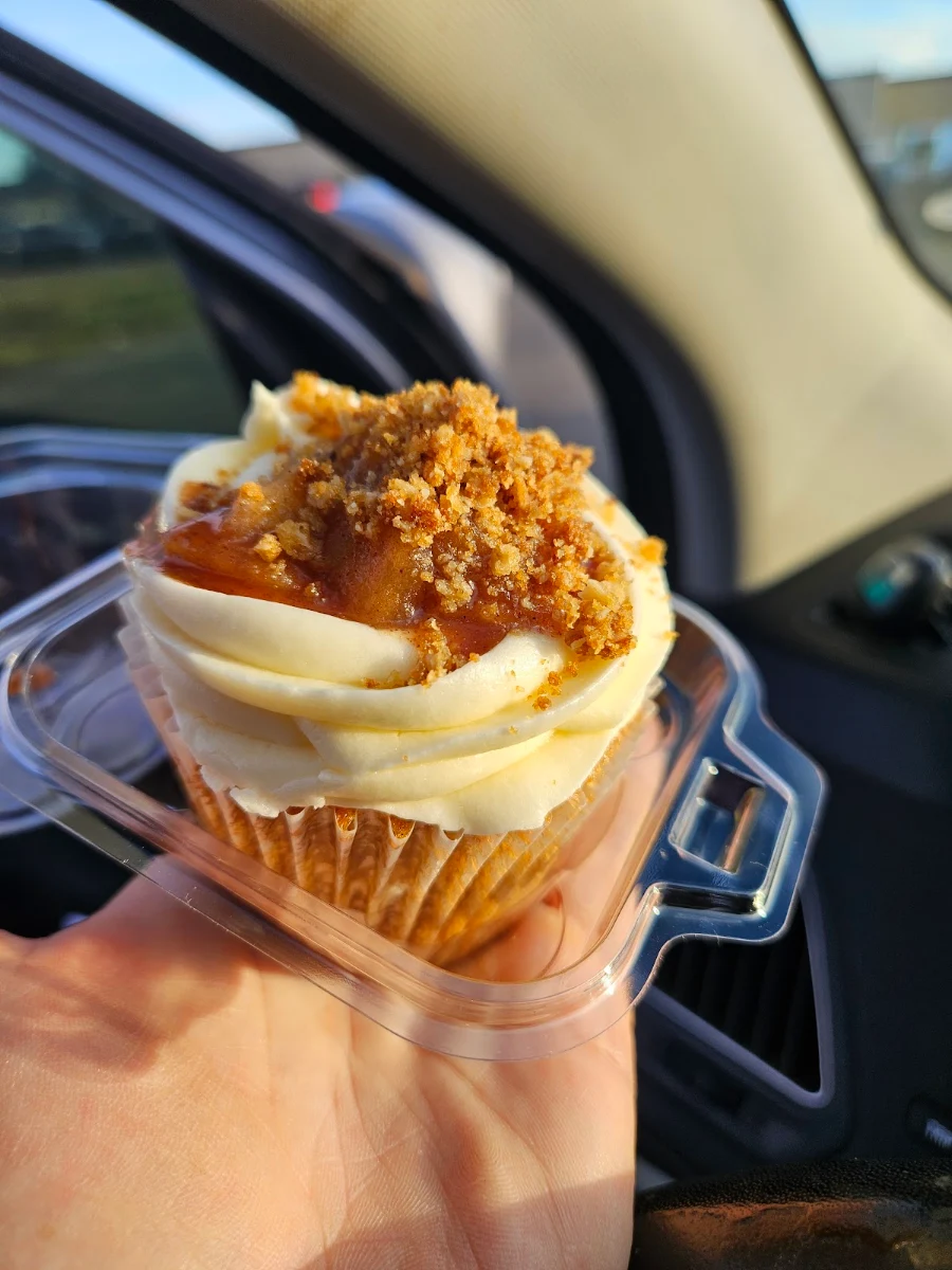 Apple Cider Cupcake w Cream Cheese Frosting