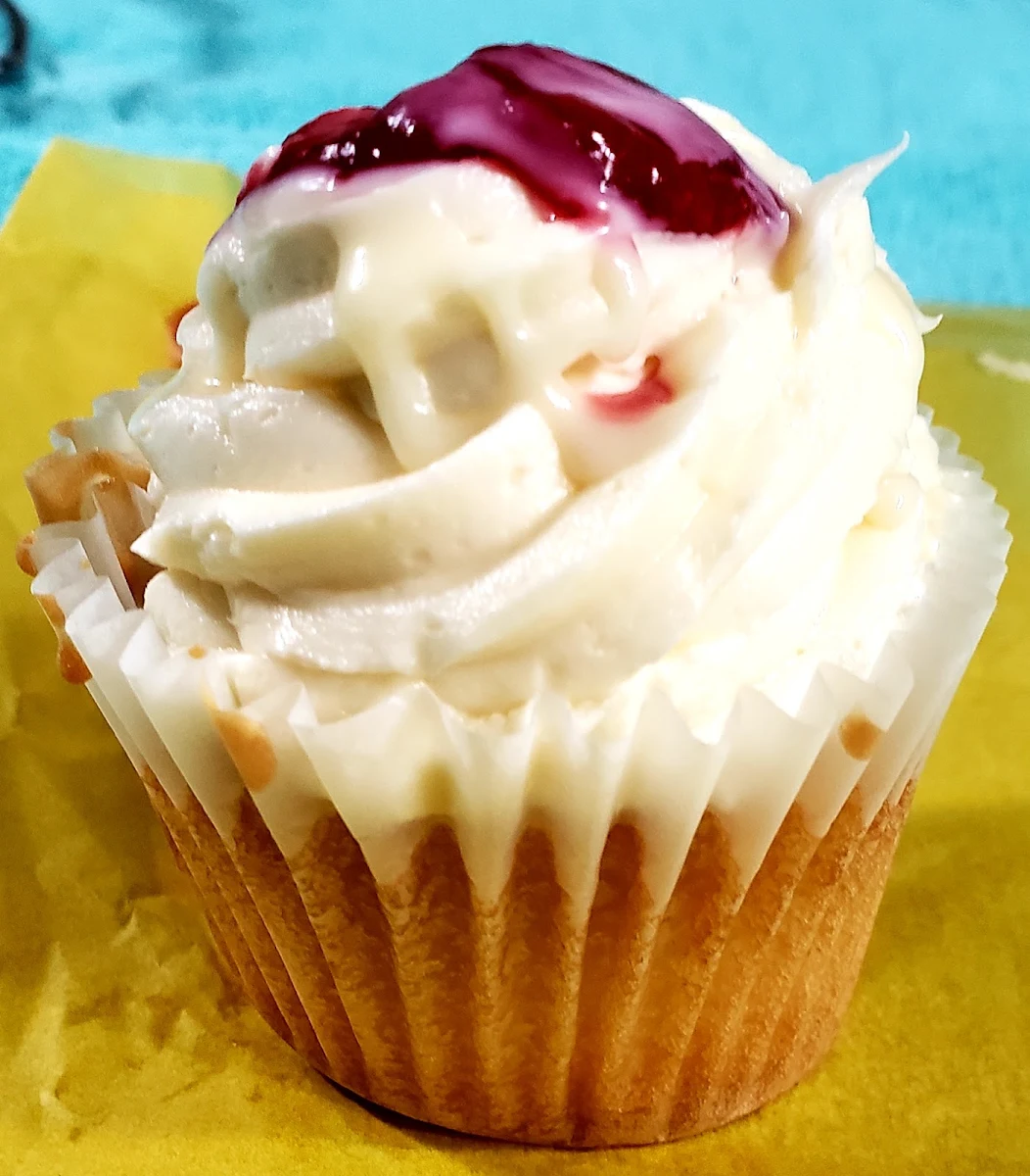 White Chocolate Raspberry Cupcake
