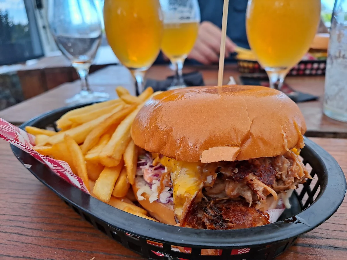 The Pulled Pig, 4 Pines Mooloolaba