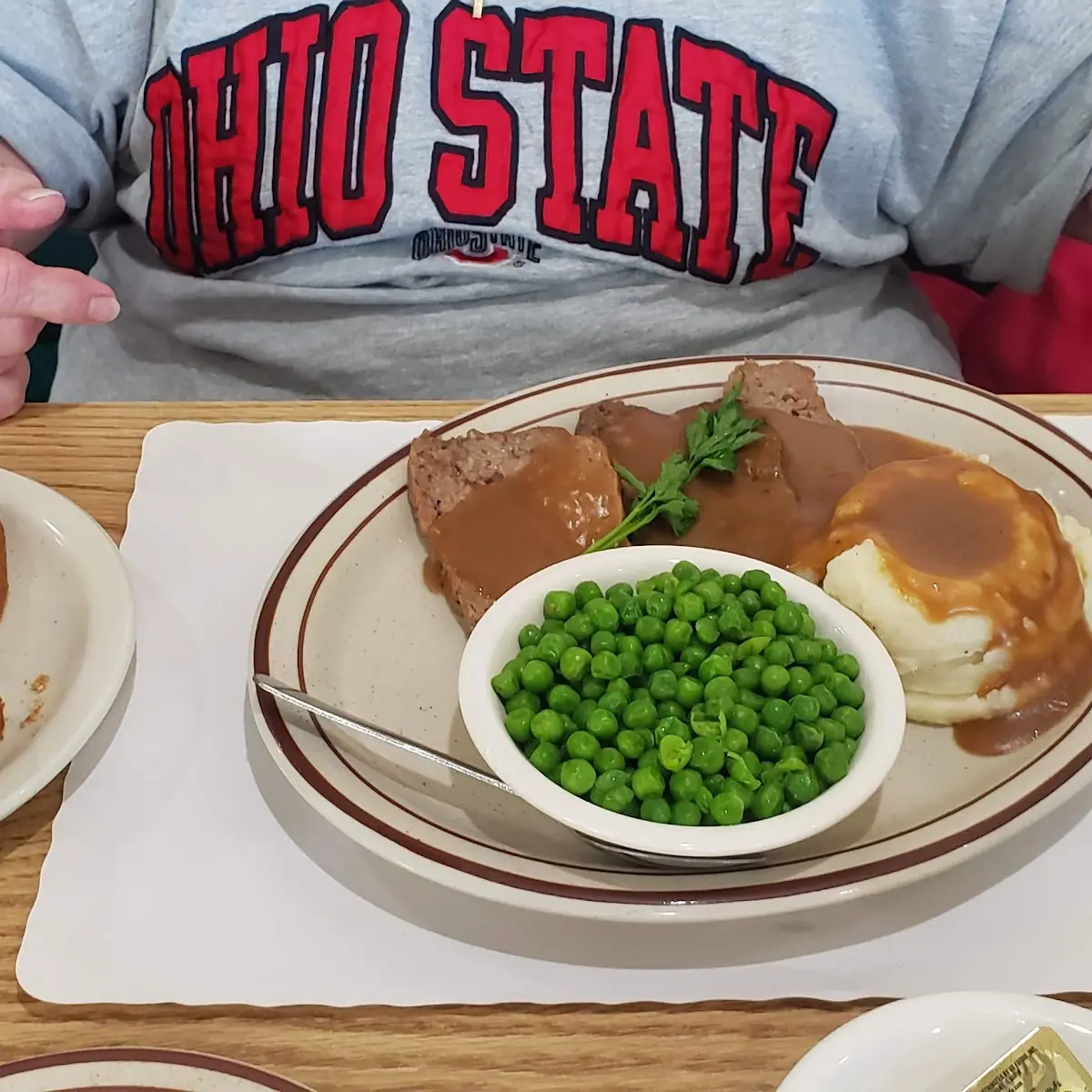 Meatloaf with Mashed Potatoes and Peas