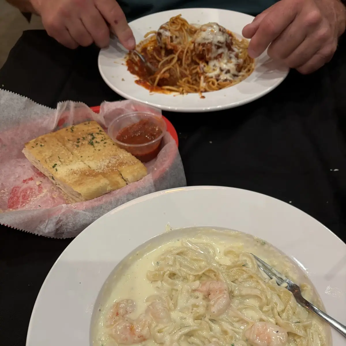 Spaghetti with Meatballs and Garlic Bread
