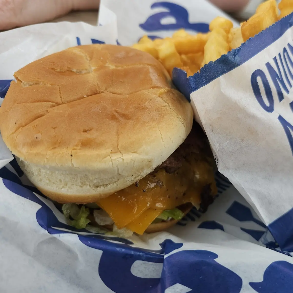 Single Cheddar Cheese Deluxe with Extra Crispy Fries