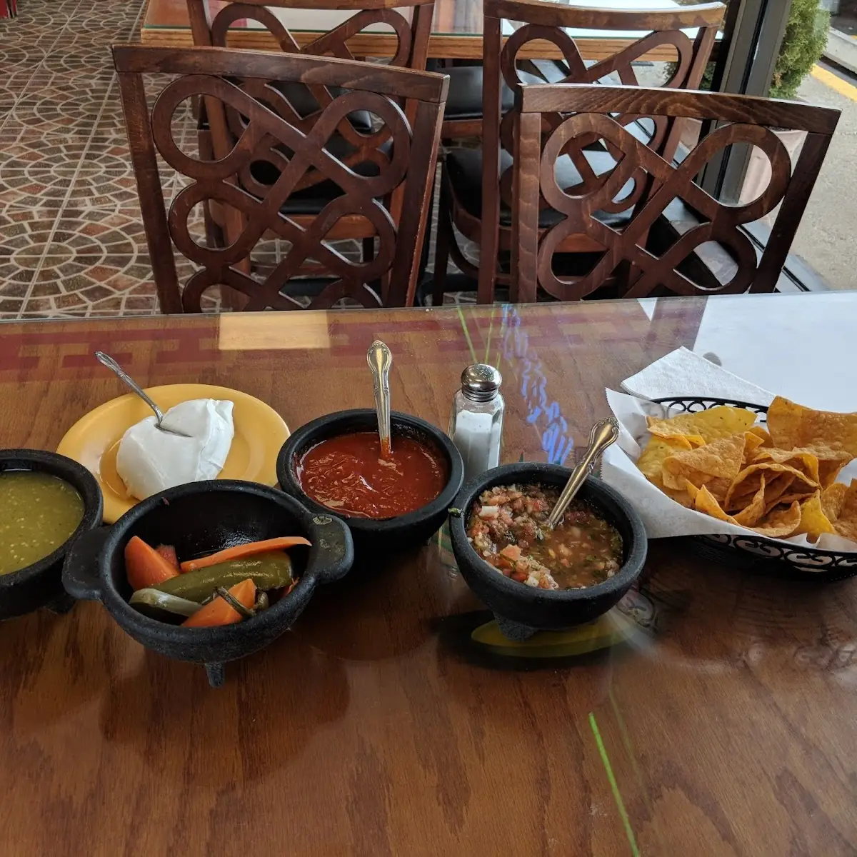 Chips and Dipping Sauce