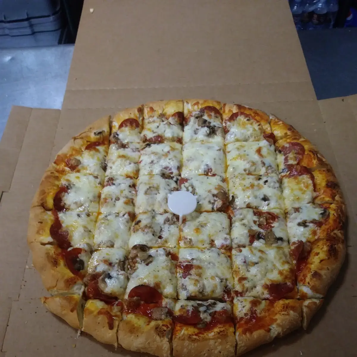 '18 Double Dough Sausage & Pepperoni' Square Cut
