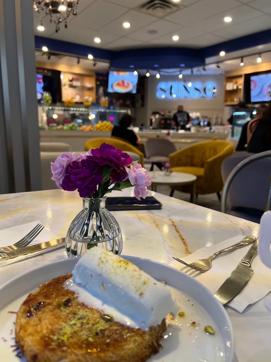 Knafeh, Roses Cafe Senso