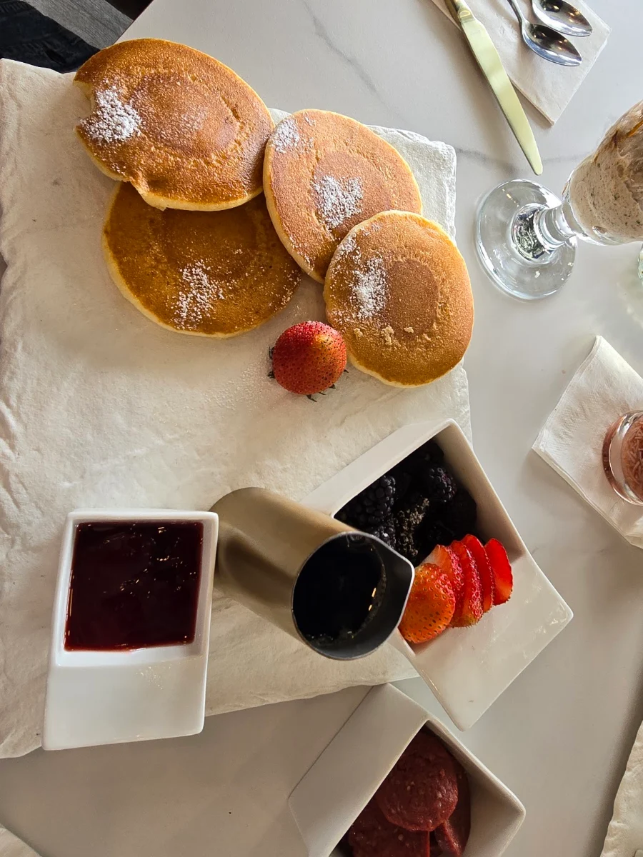Pancakes, Roses Cafe Senso