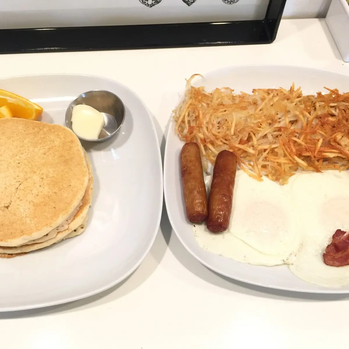 Pancakes 2 Eggs 2 &Meat, Café 8