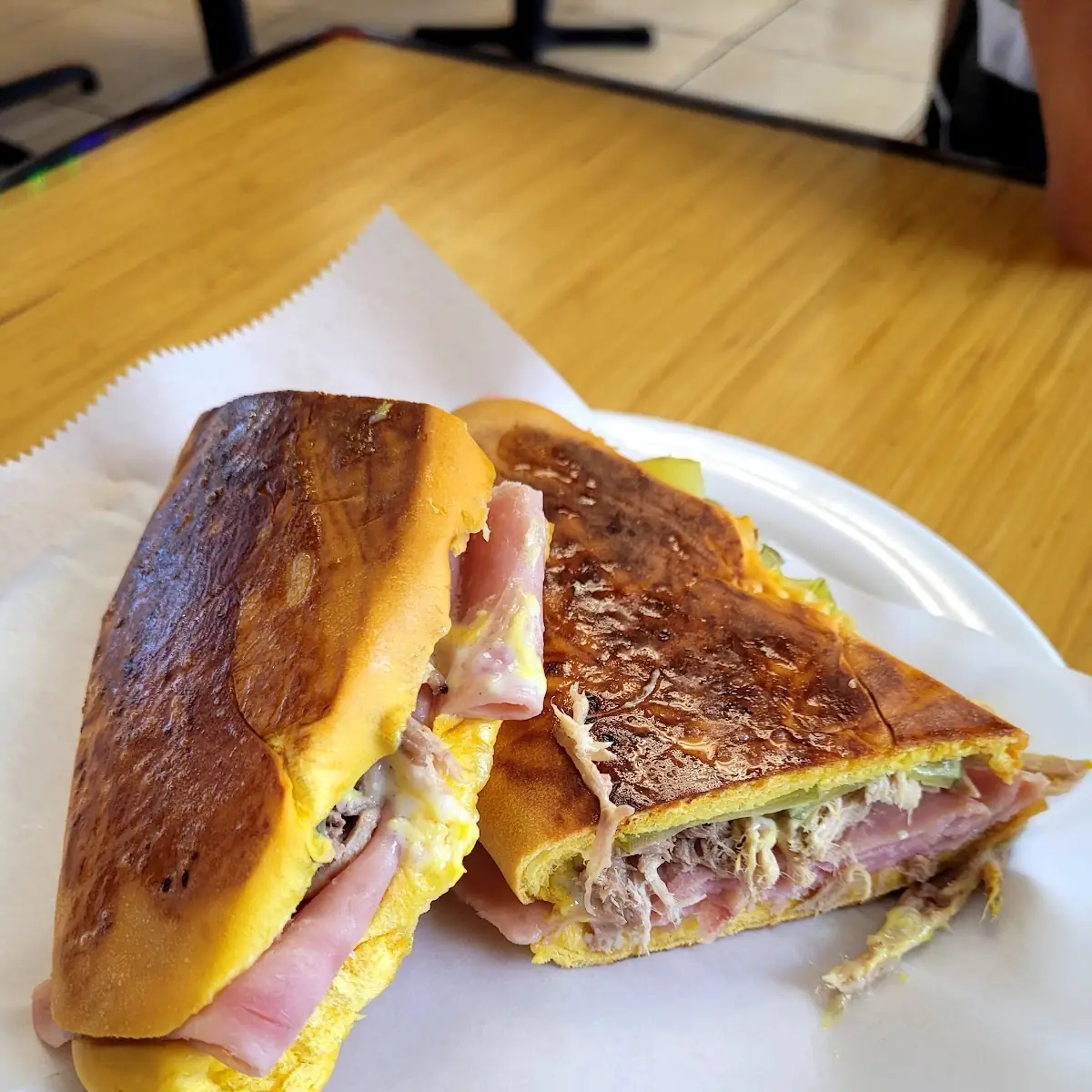 Sandwich Media Noche