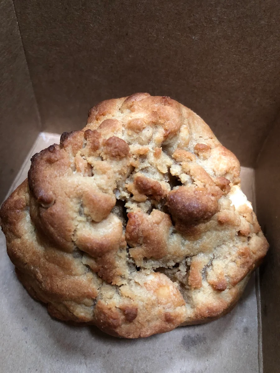 Peanut Butter Deluxe Cookie