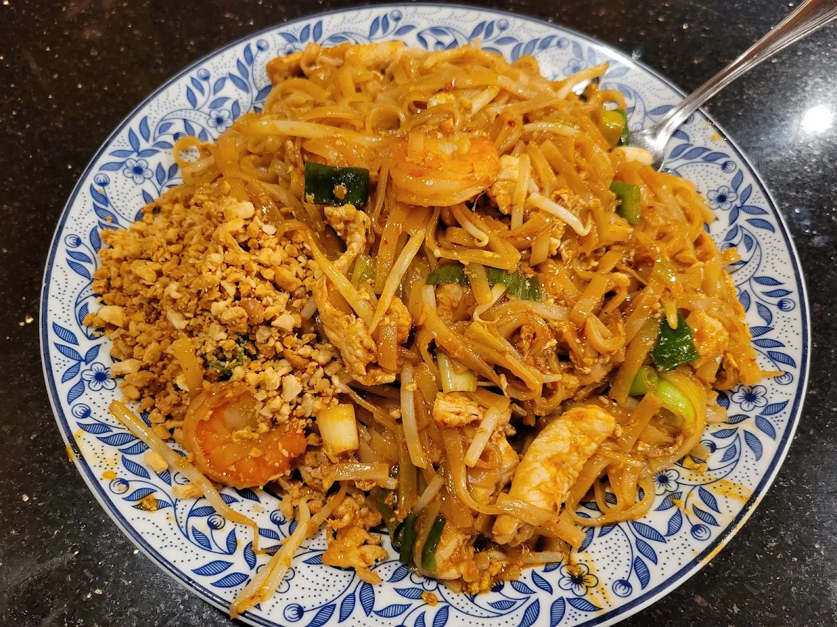 Pad Thai and Vegetarian Curry