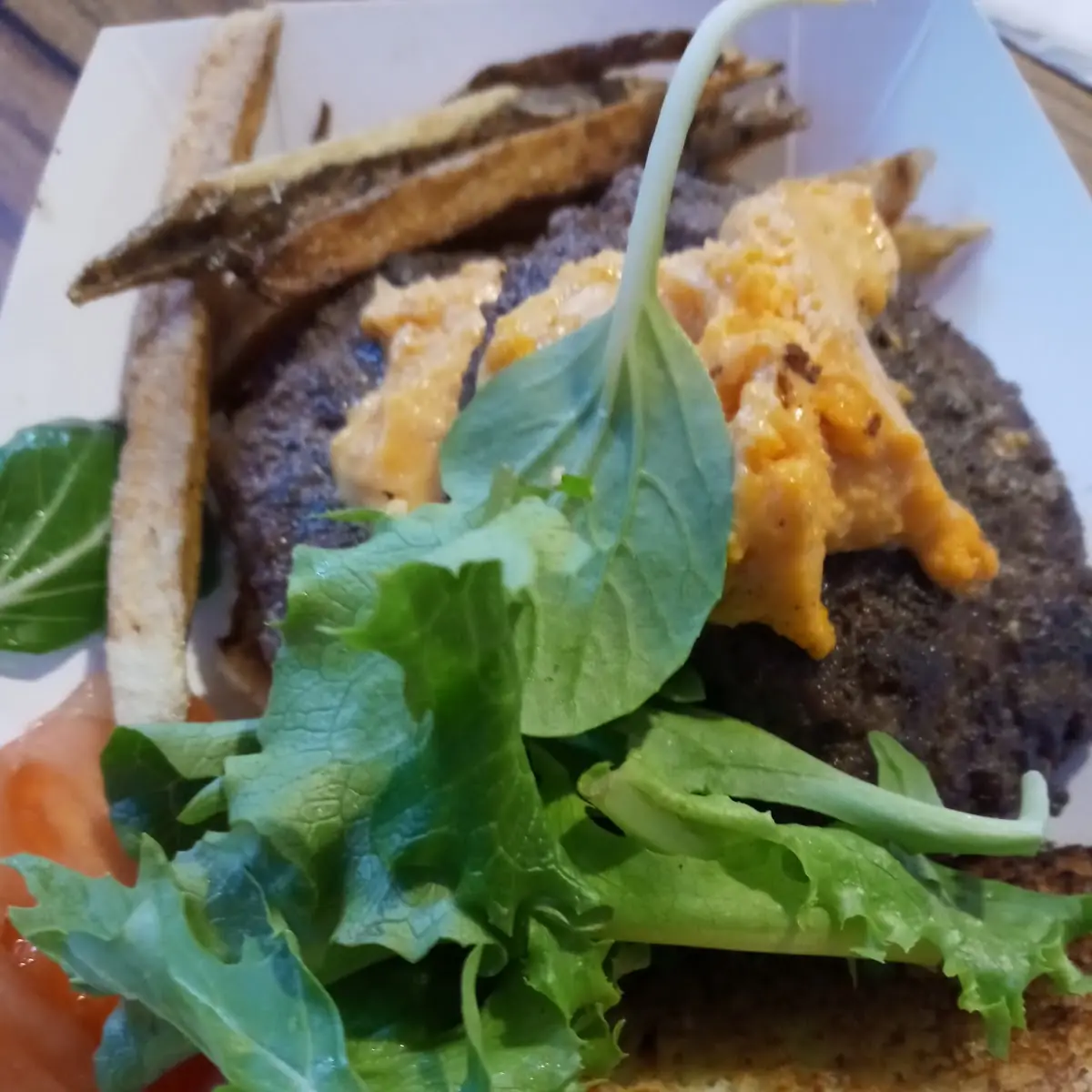 Cheese Burger Lettuce and Tomato