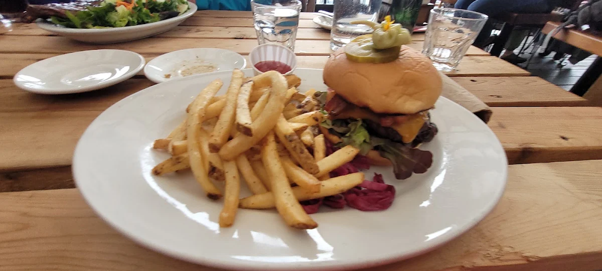 House Burger, Floathouse Restaurant