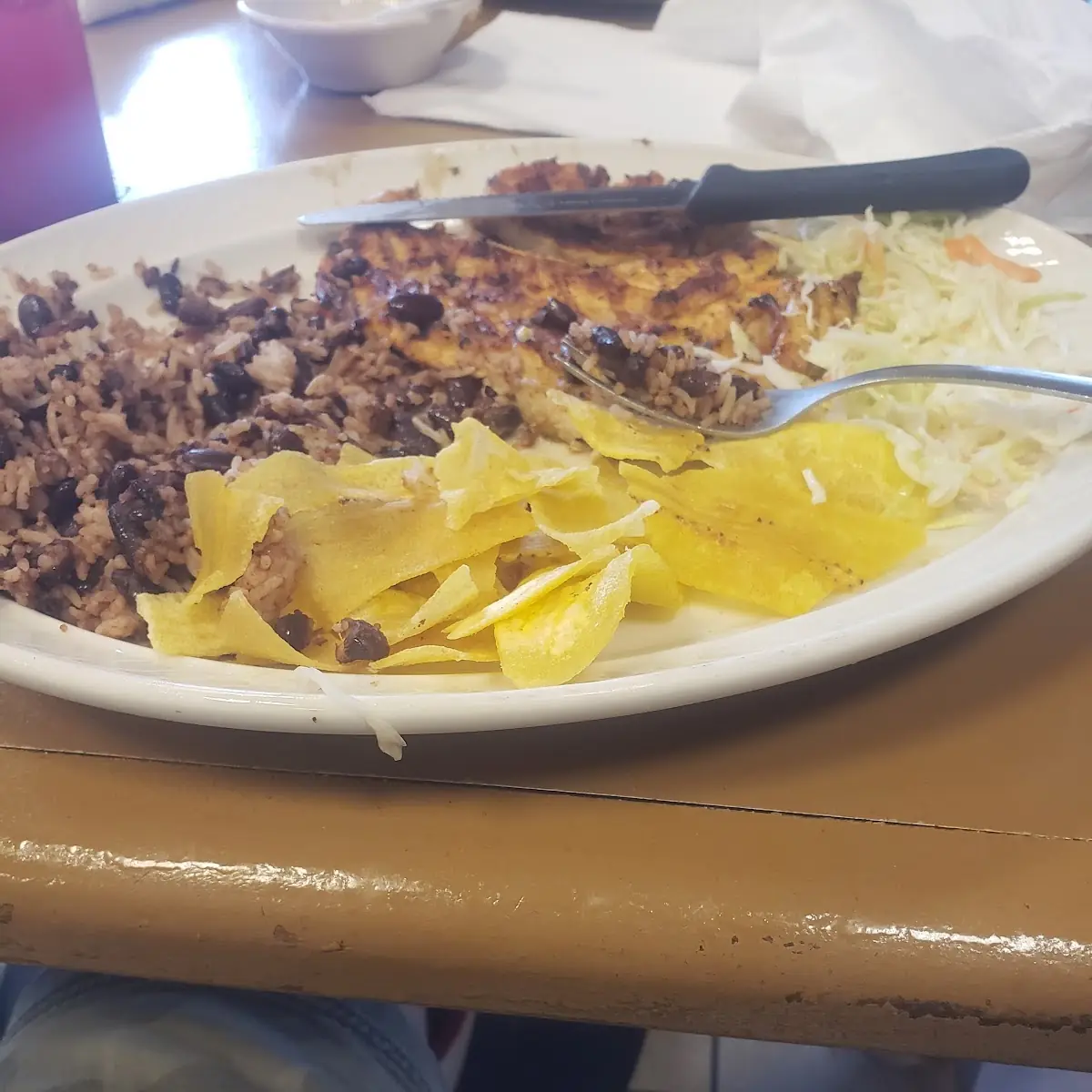 Pechuga Ala Plancha Con Pinto Tajada Y Ensalada