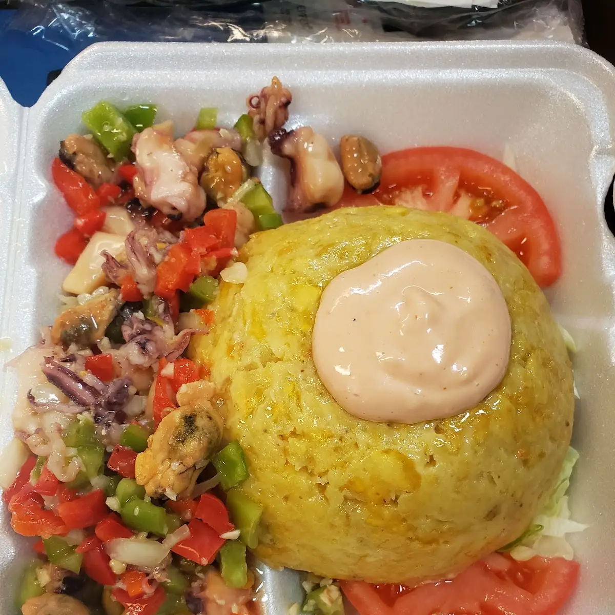 Mofongo Con Ensalada Mixta