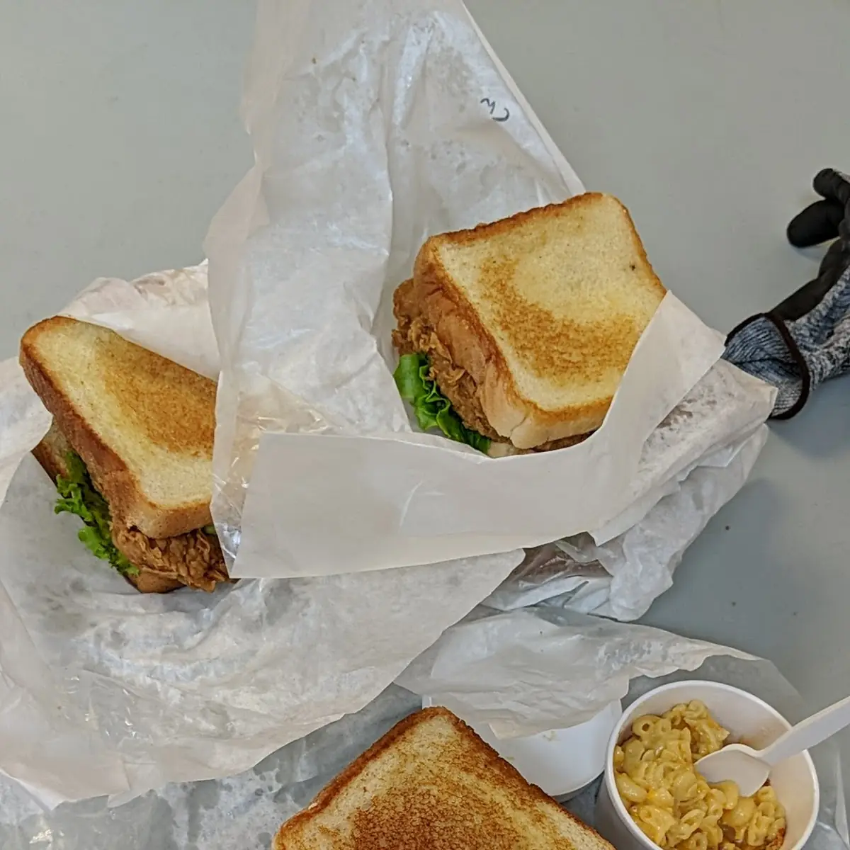 Bahn MI Chick with Side Mac and Cheese