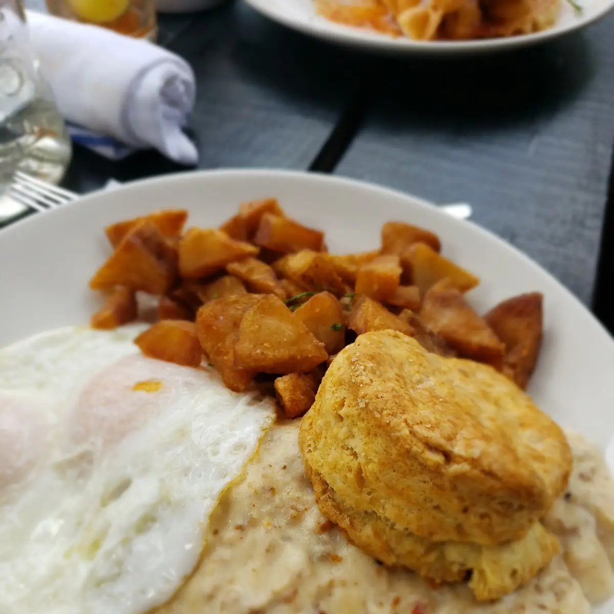 Buttermilk Biscuit & Gravy