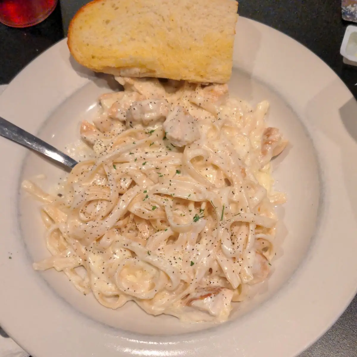 Chicken Alfredo & Garlic Bread