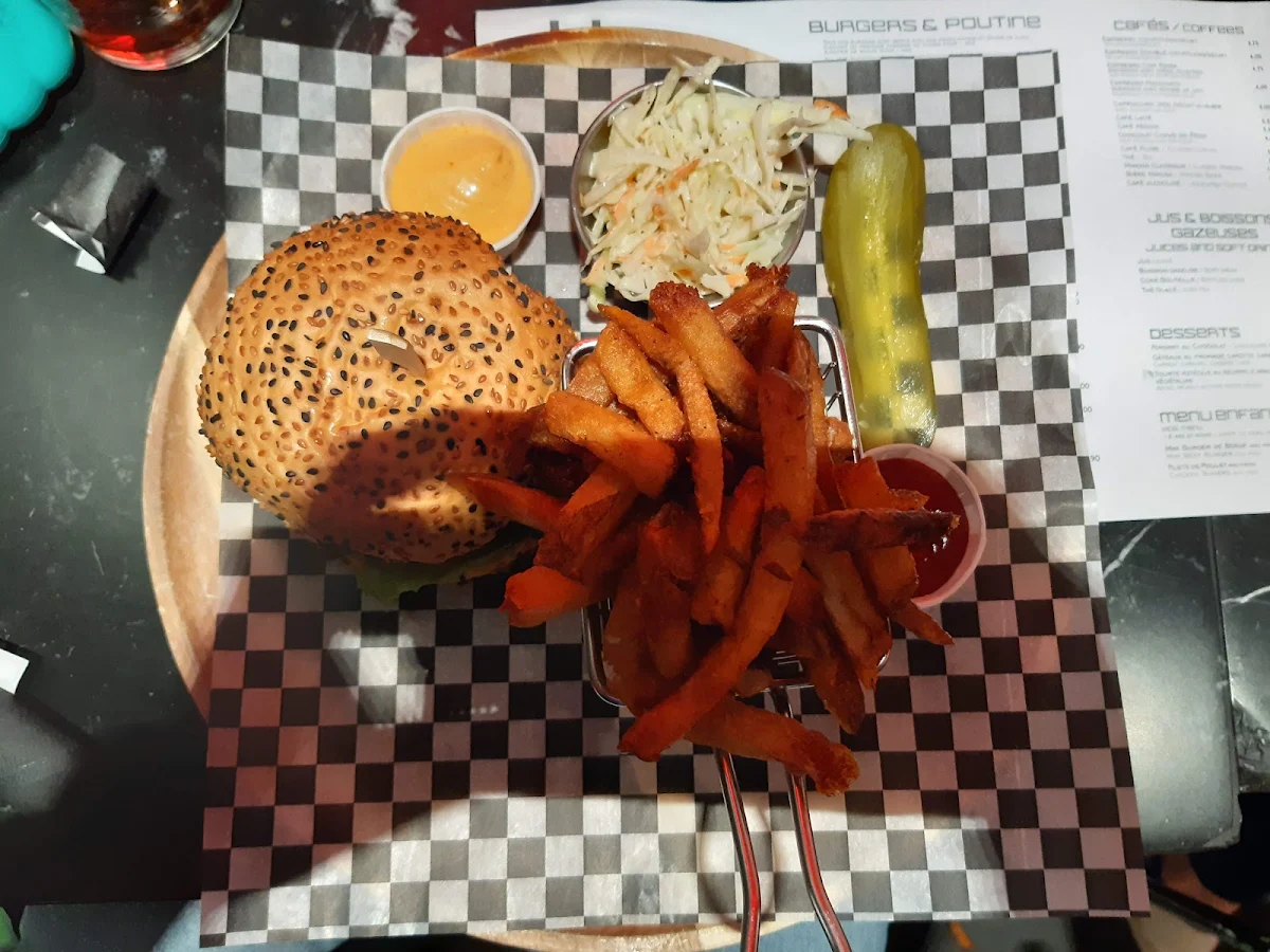 Hamburger Mit Pommes Frites