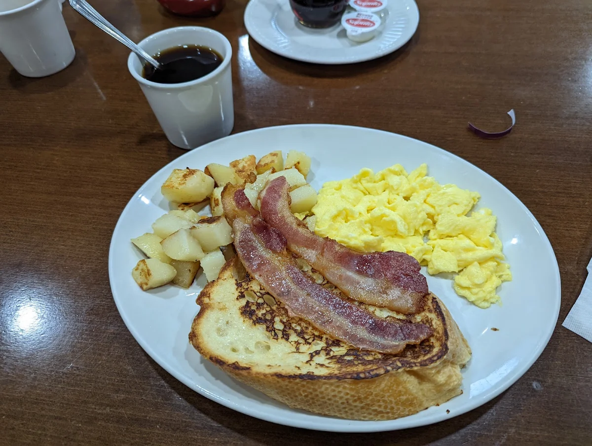 Highlights, Mama's Restaurant & Steakhouse