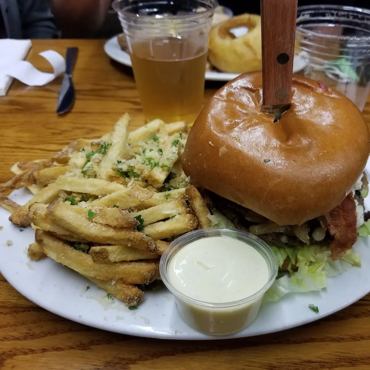 Hangout Classic Cheese Burger