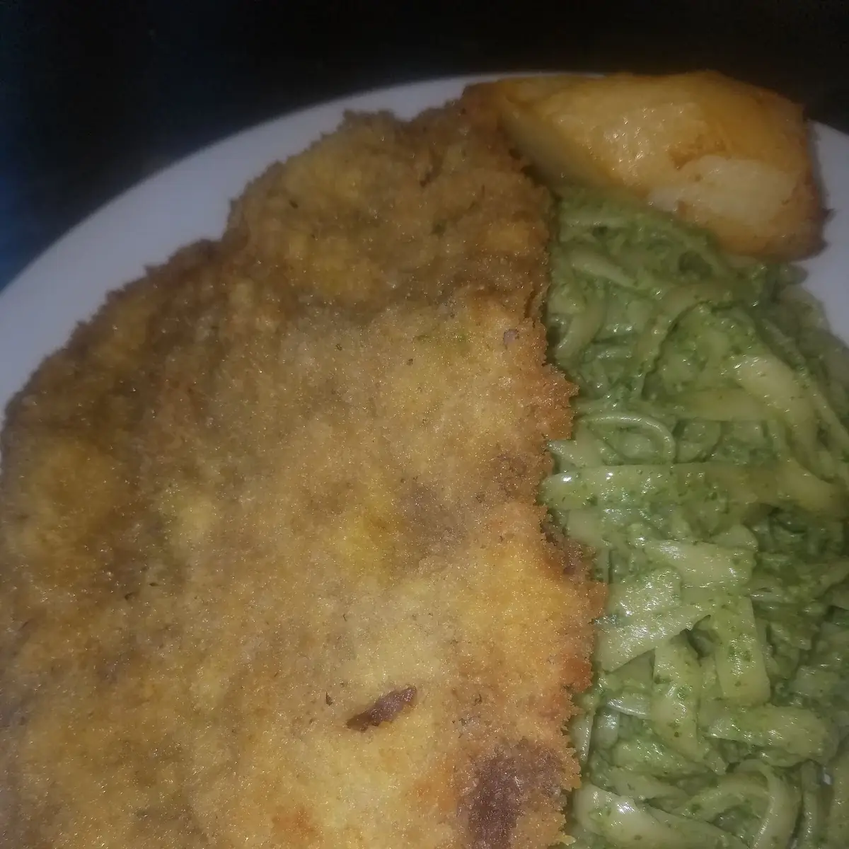 Tallarines Verde Con Milanesa