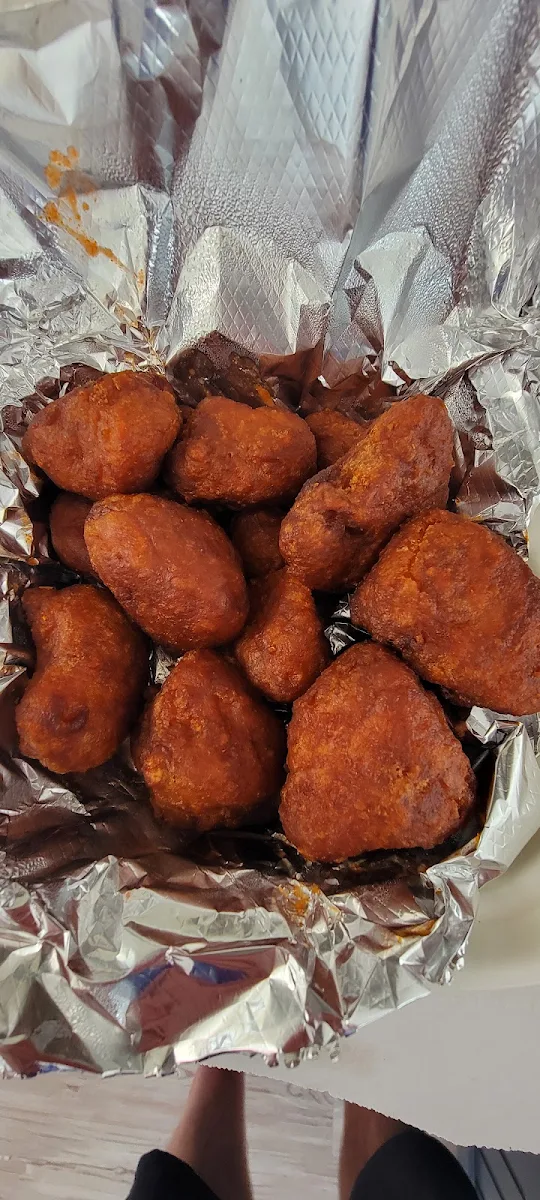 Boneless Wings, Triple Hills Pizza & Donair🍻