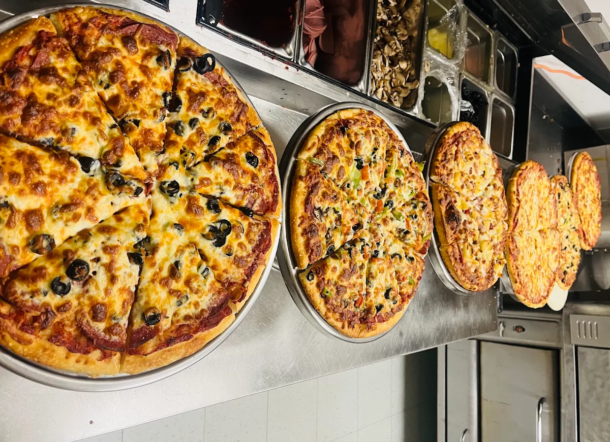 Highlights, Triple Hills Pizza & Donair🍻