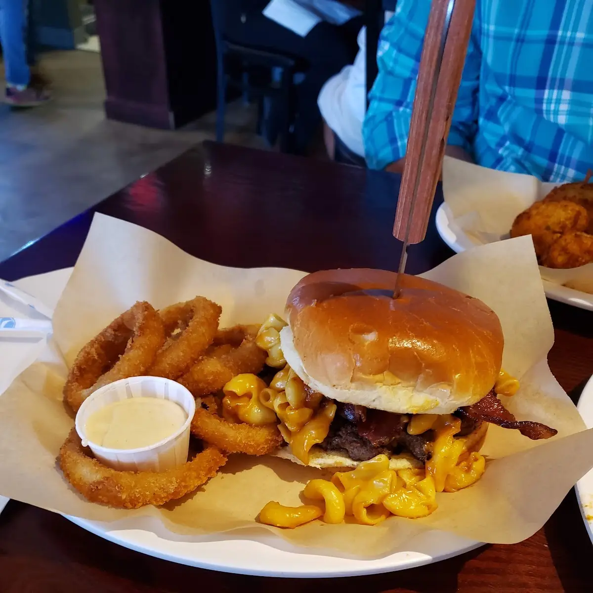 Mac-N-Cheese Burger