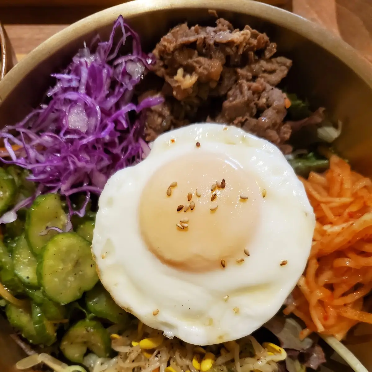 Bling-Bling Bowl Vegetable Rice Bowl with Beef and over Easy Egg