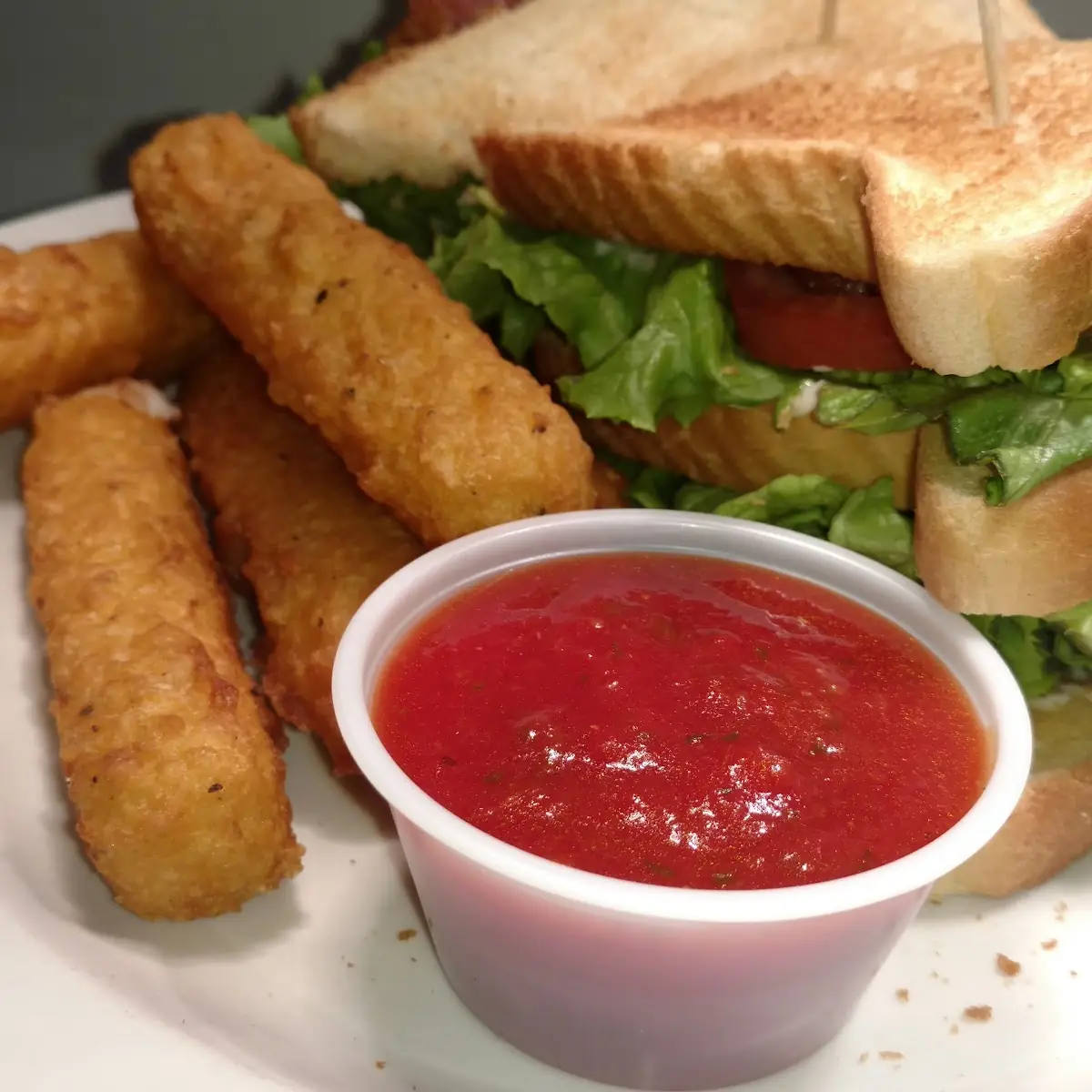 Mozzarella Cheese Sticks with Sauce