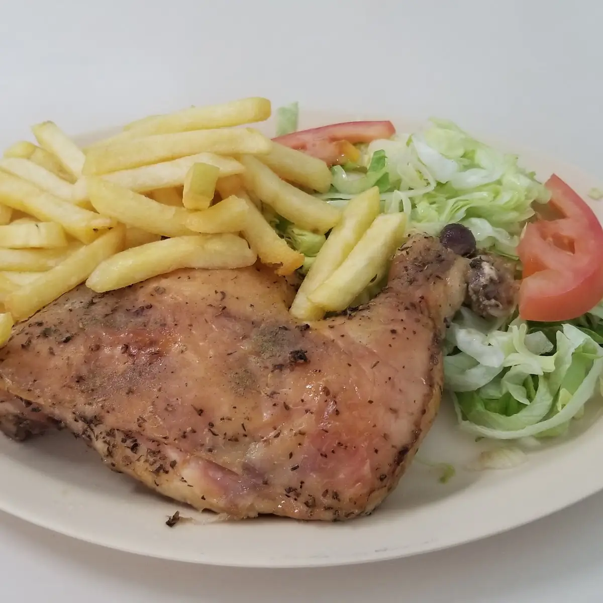 Pollo Asado Papas Fritas Y Ensalada