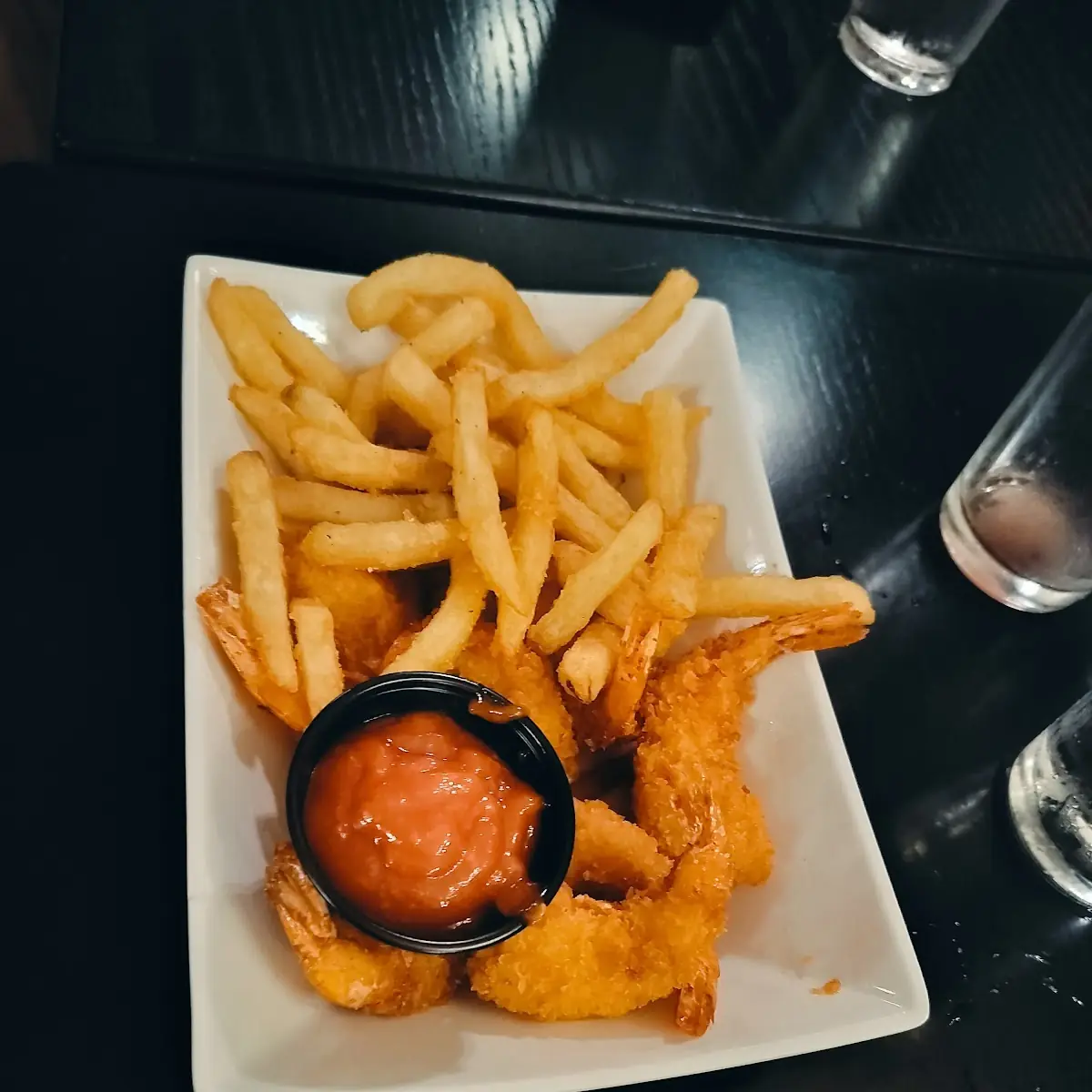 Shrimp Basket 8 w Cocktail Sauce