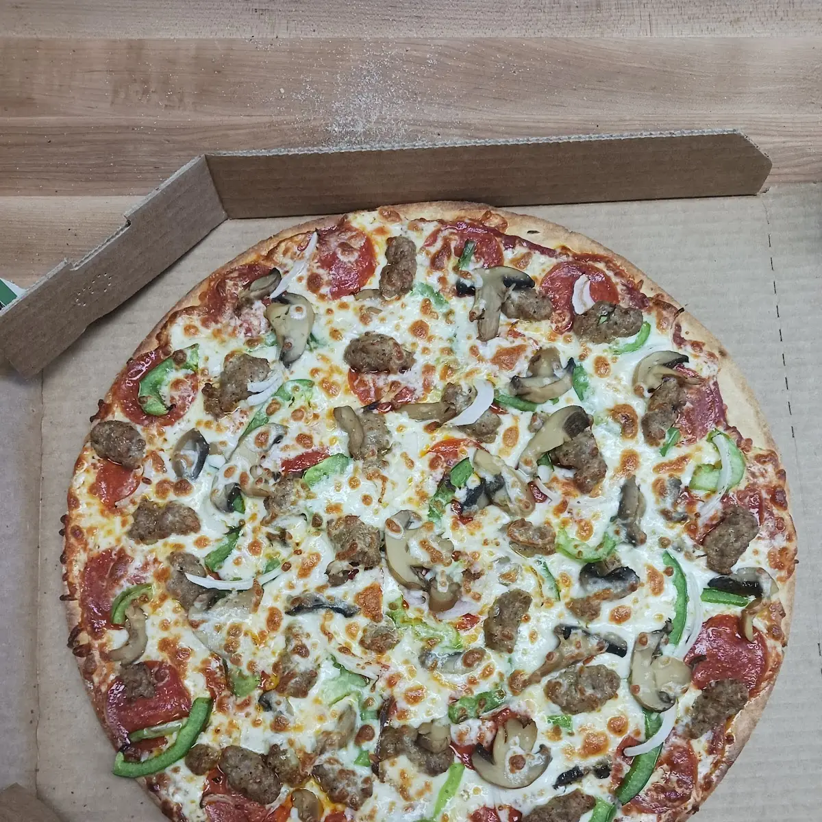 Thin Crust Deluxe Pizza