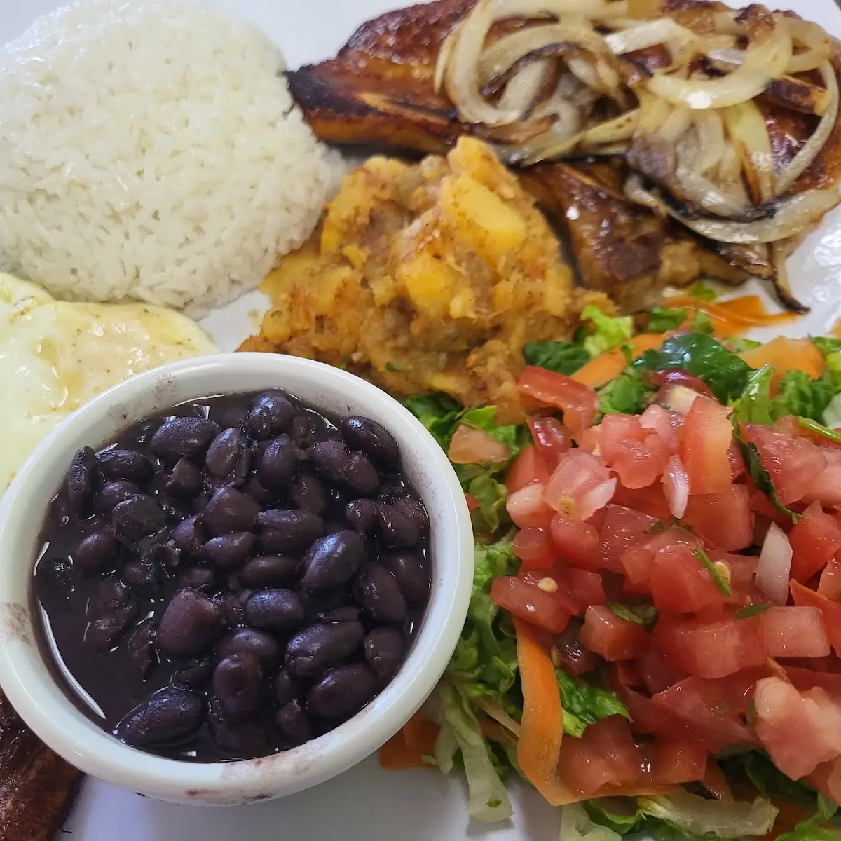 Casado Con Carne En Salsa