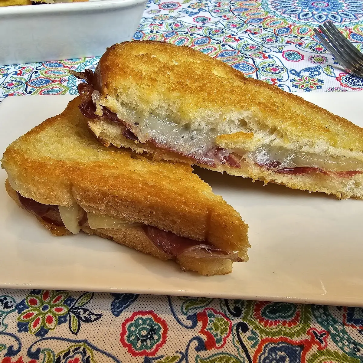 Bikini De Jamón Y Manchego, Little Barcelona