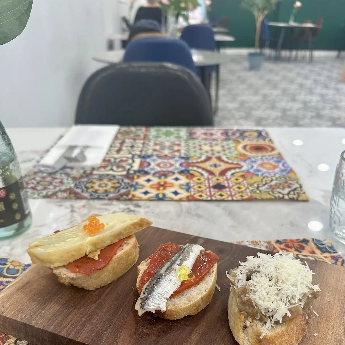Trio de Pinchos, Little Barcelona