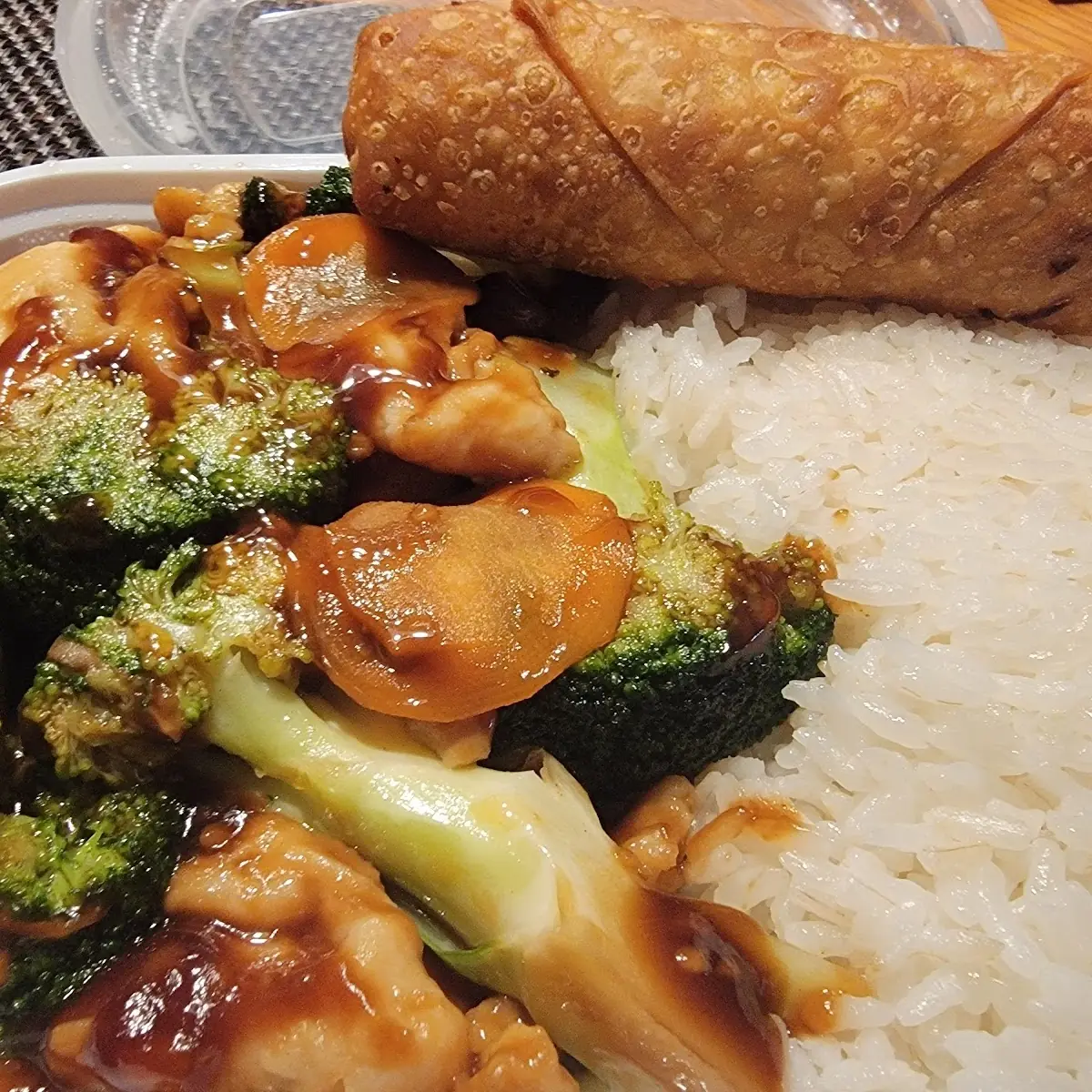 Chicken with Broccoli and White Rice Combination