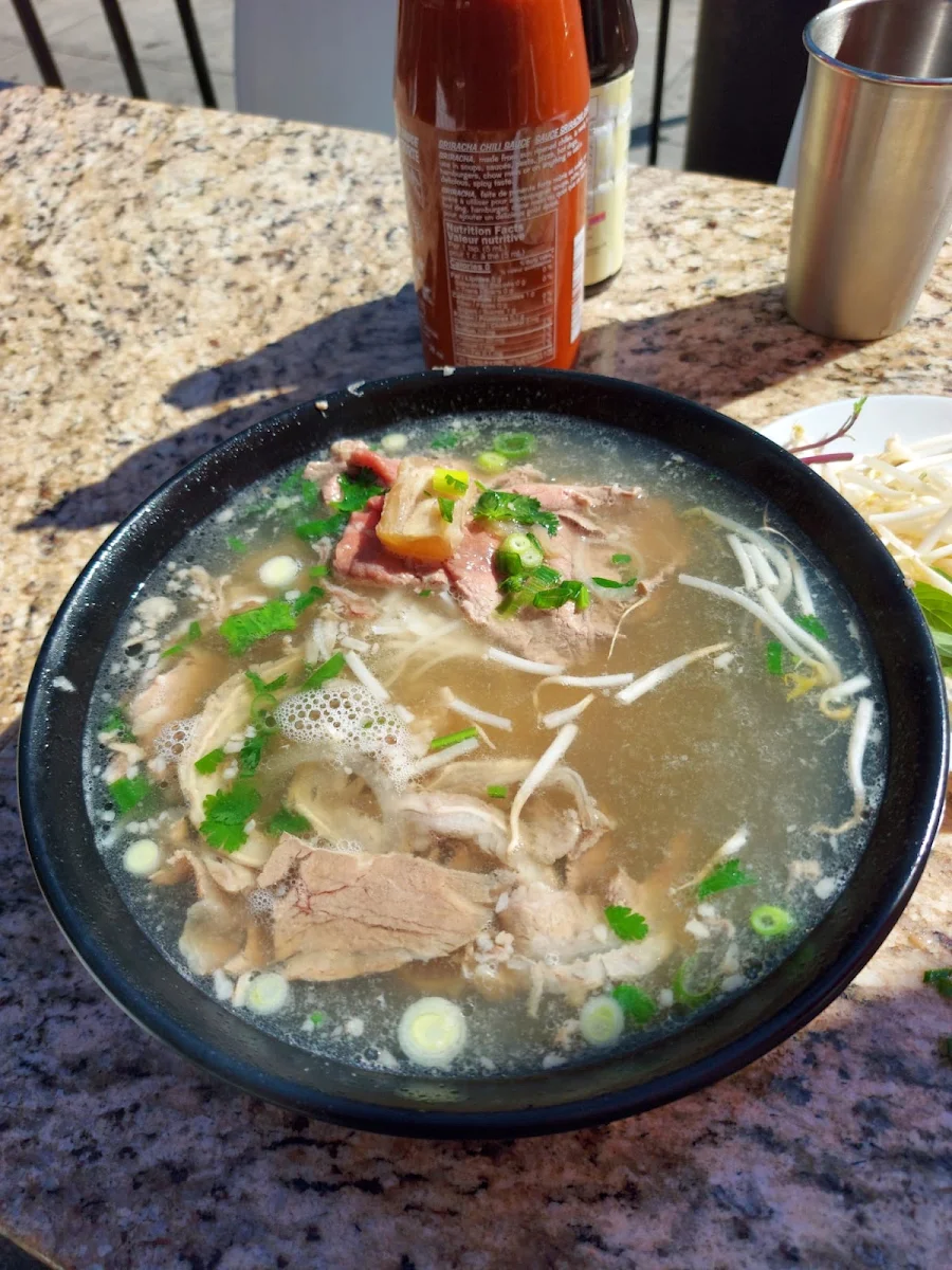 Pho Tai Nam Gan L