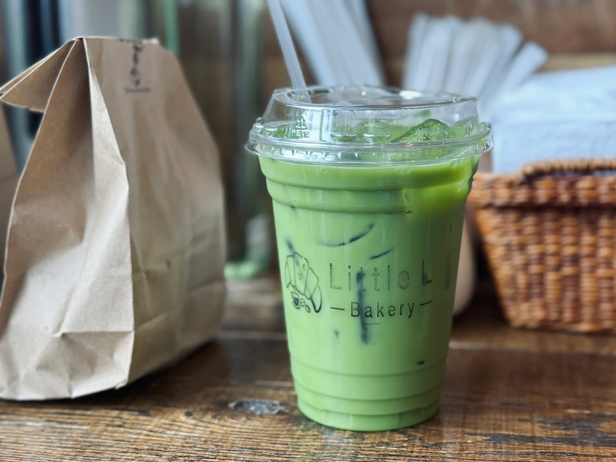 Iced Matcha Latte w Oat Milk