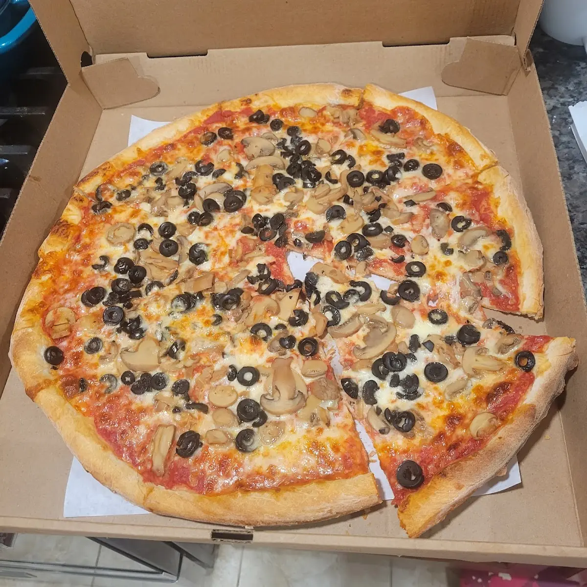Large Mushroom & Olive Pizza