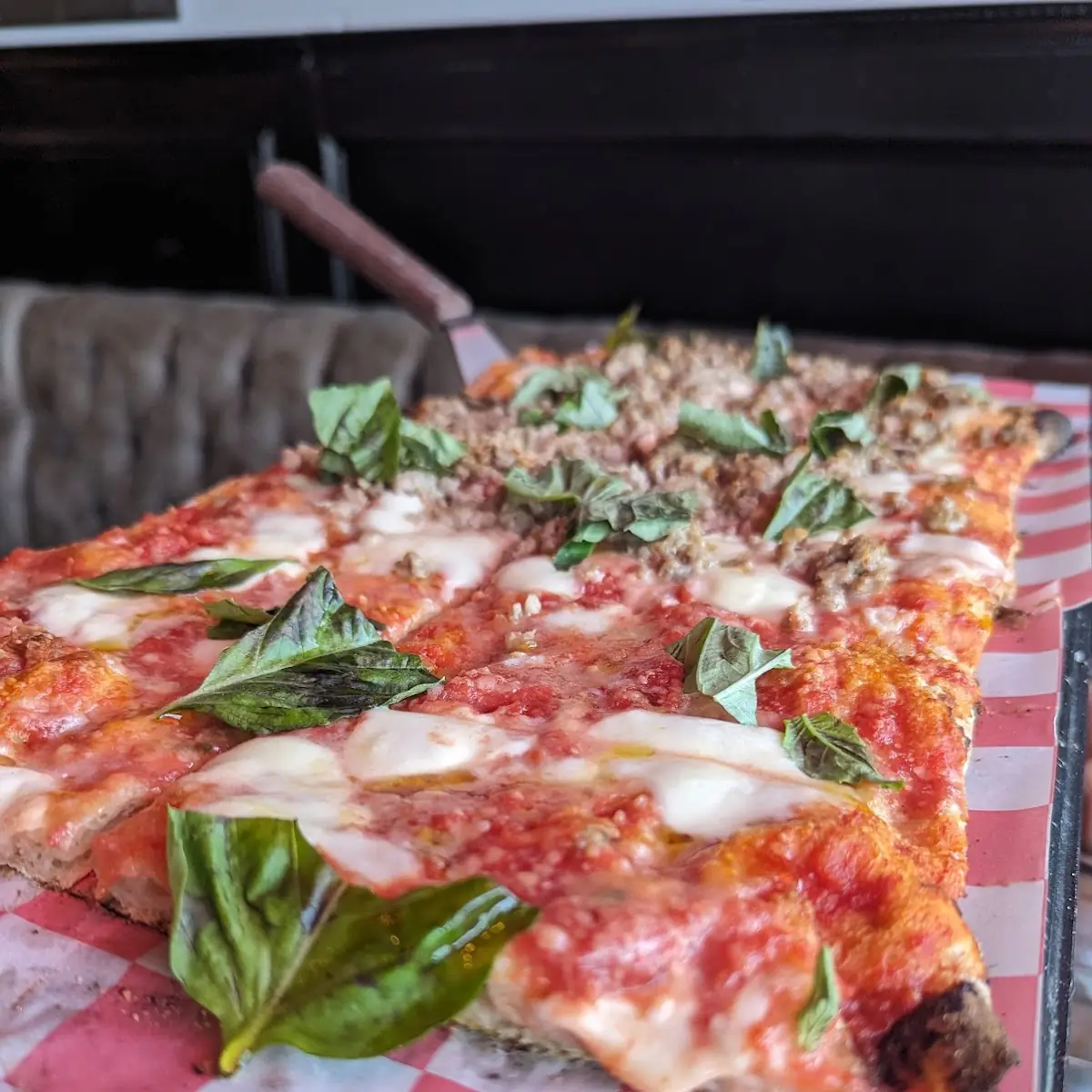 Snow White Pizza (2 Ft. Pala)