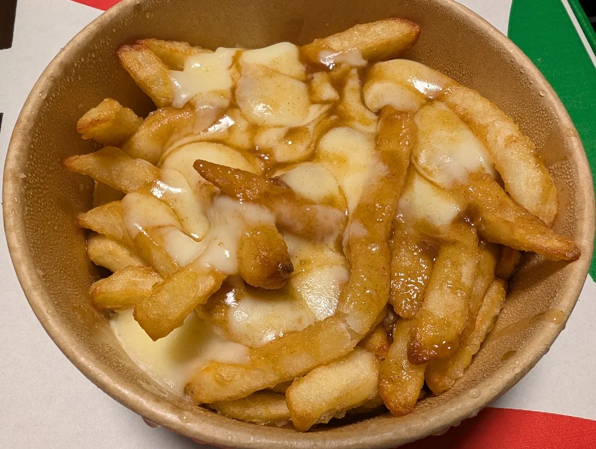 Poutine Regulière, Pizza Tifosi