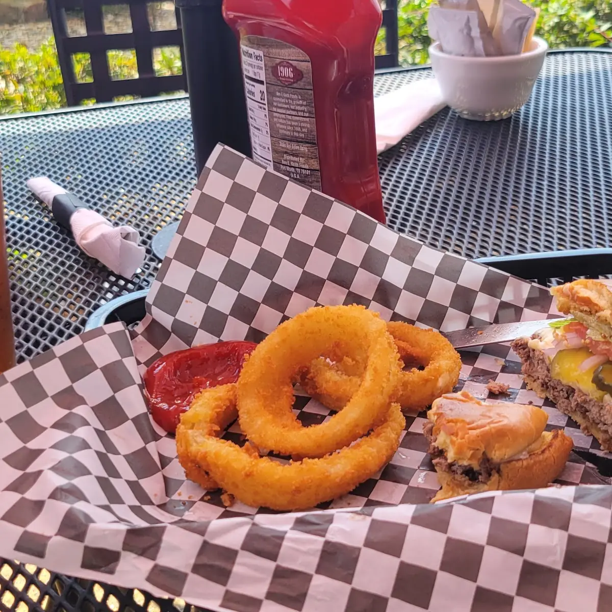 Cheeseburger and Onion Rings