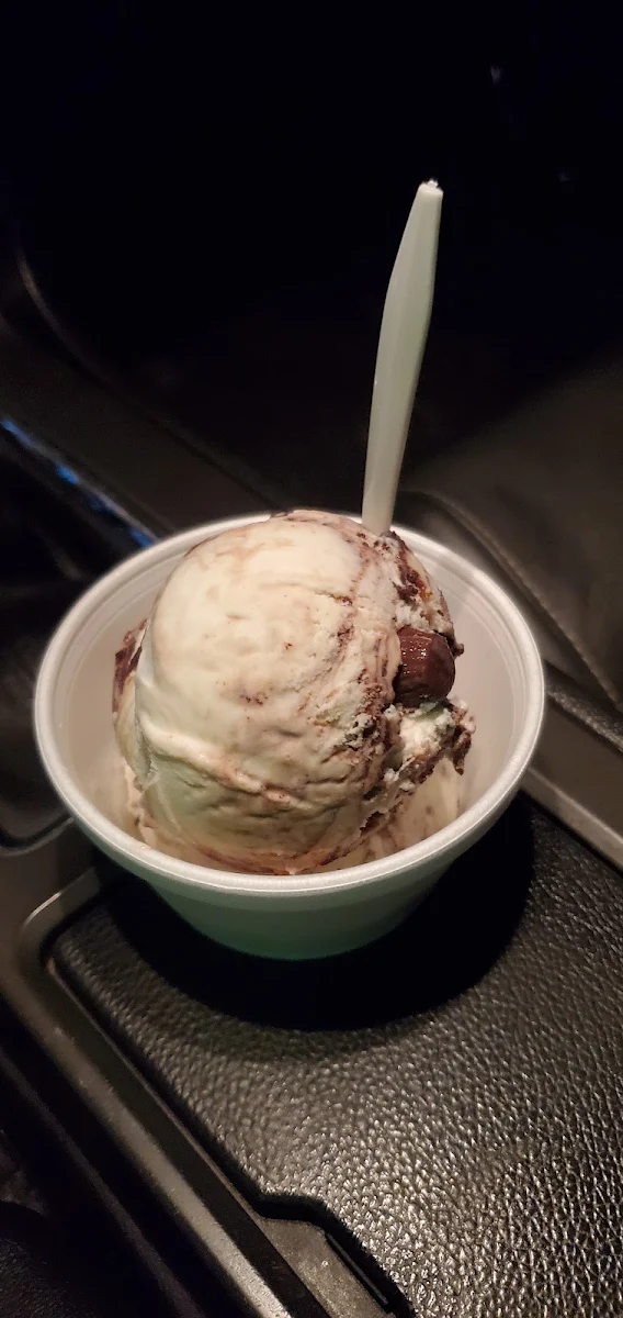 Double Scoop of Ice Cream Cookies & Cream