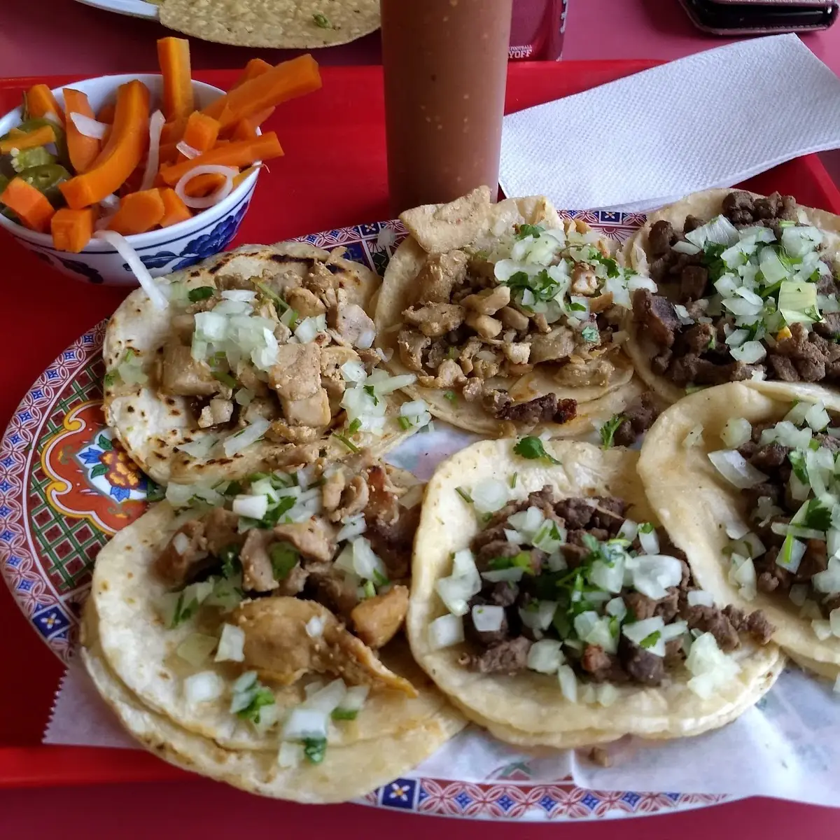 Tacos De Pollo Y De Res