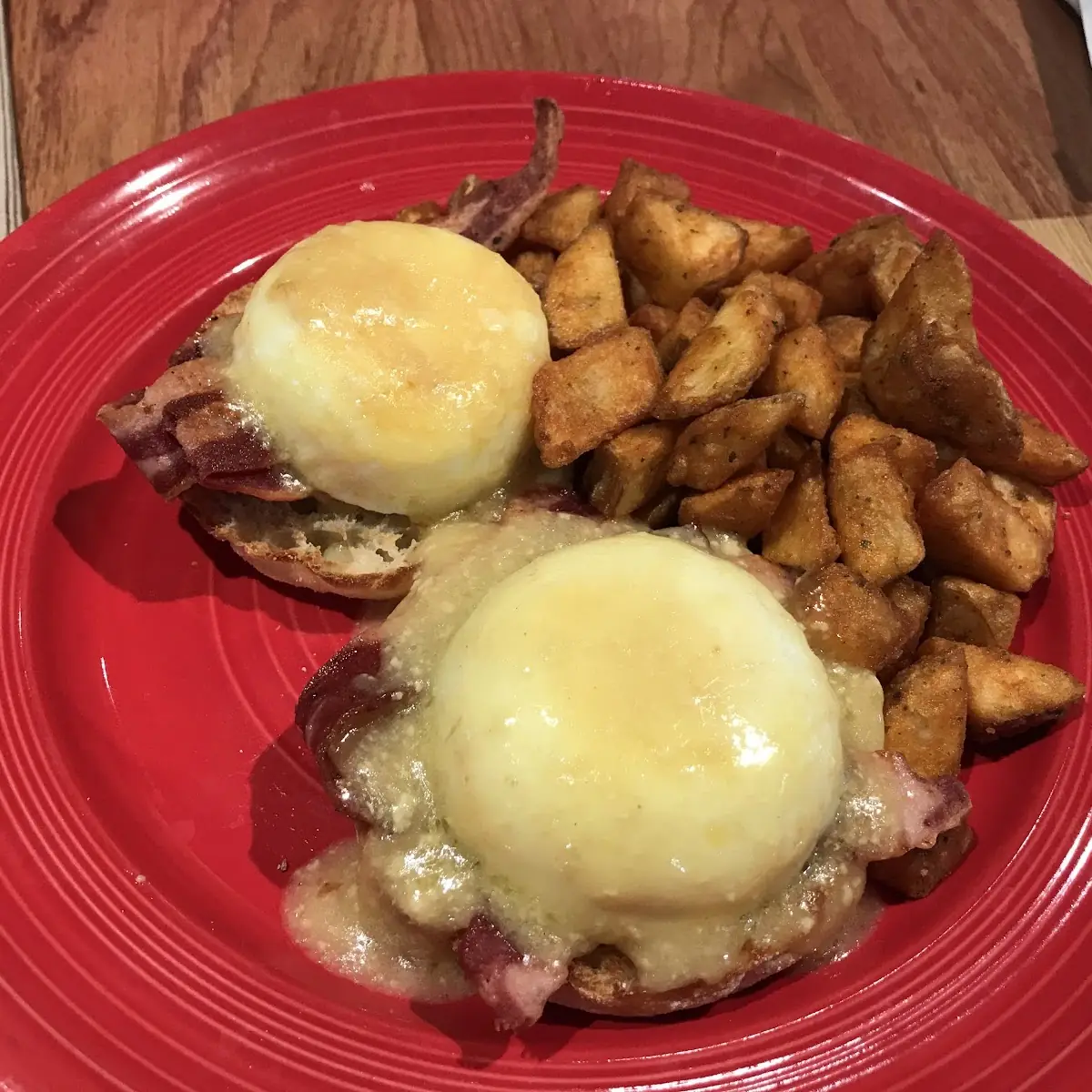 Eggs Benedict with Turkey Bacon