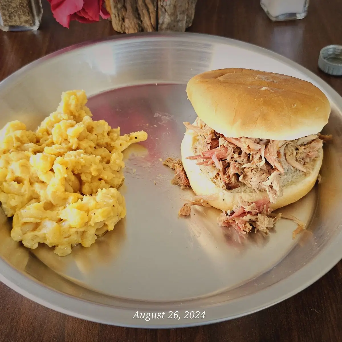 Pulled Pork Sandwich with Mac and Cheese