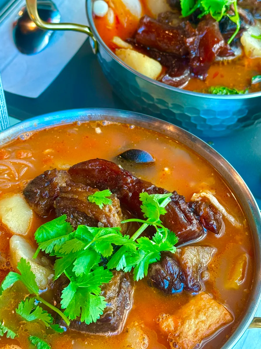Highlights, Upstairs Hot Pot (Richmond)