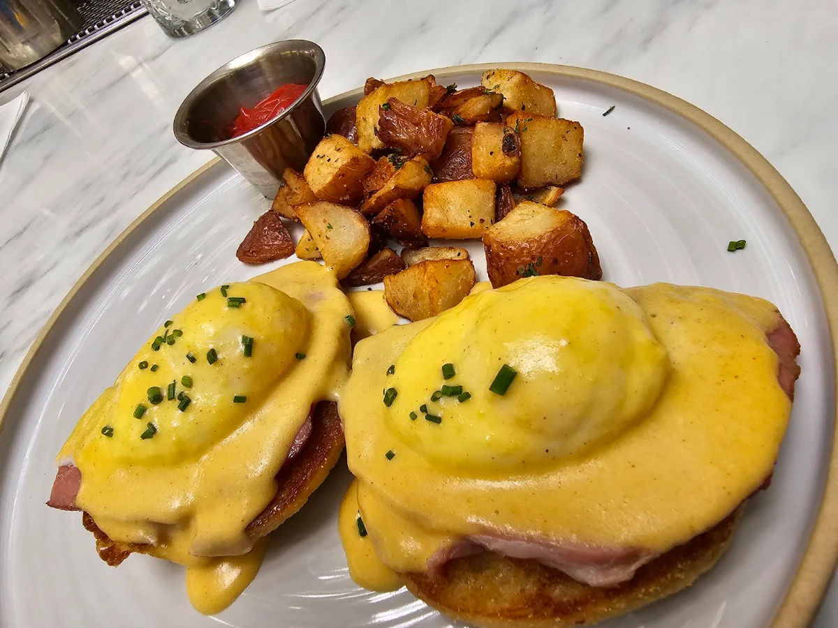 Crab Cake Florentine Benedict
